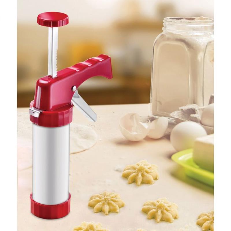 18 Piece Cookie & Icing Gun Red