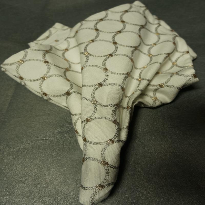 Engagement Napkin White Silver 21in